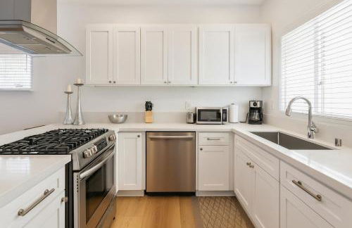 Exclusive 2BD 3BA with Balcony - Photo 5