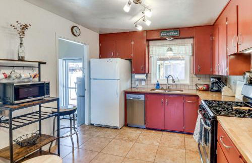 Easy Uptown Access! Charming ABQ Home with Yard - Foto 12