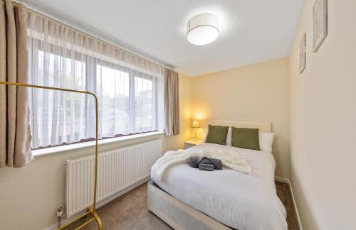 The Belvedere Stay - Free Parking, Spacious Garden, Super King Bed - Foto 5