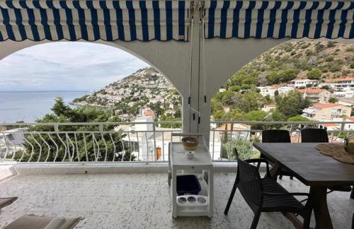 Preciosa casa con piscina desbordante y vistas al mar - Foto 14