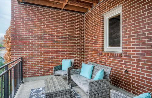 Stylish & Spacious Centrally-Located Home w/Garage - Foto 23