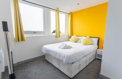 Two Bedroom Apartment by Brookland Stays Serviced Accommodation Short Lets Leeds with WiFi Kitchen Near Town Centre - Foto 4