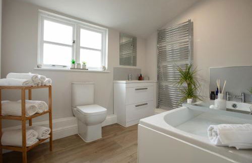 City to Country Retreat Luxury Cottage with Hot Tub - Foto 8