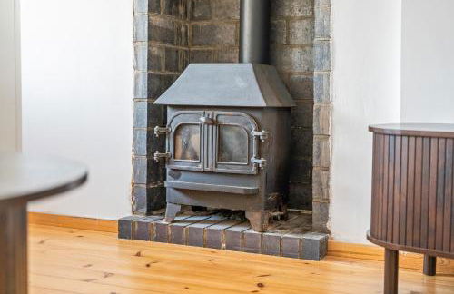 3BR Kingswood Cottage with Detached Unit - Photo 37