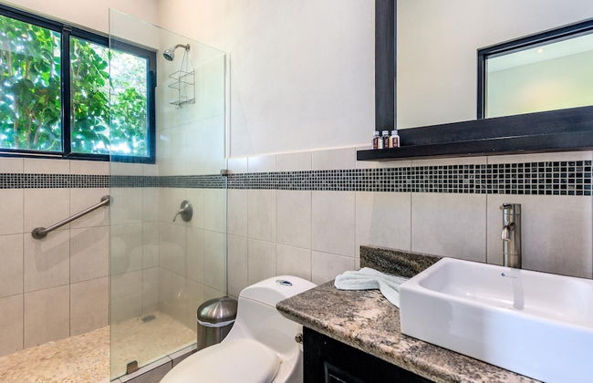 Nostalgic Retro Home on Luxurious Lot with a Private Infinity Pool and Ocean Views - Photo 16