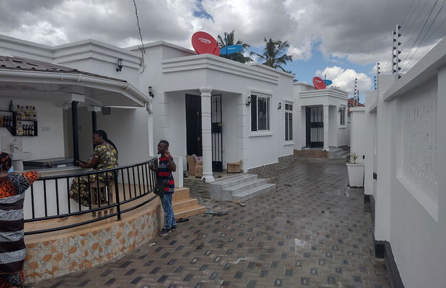 Mkamiti Villa Airport Hotel - Photo 31