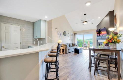 Amazing Views from Balcony, Loft & Gated Pool - Foto 7