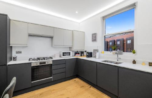 2 Bedroom Flat By Key Light Properties Short Lets & Serviced accommodation two minutes walk from Canada Water Station - Great for Contractors, Group and Family - Foto 69