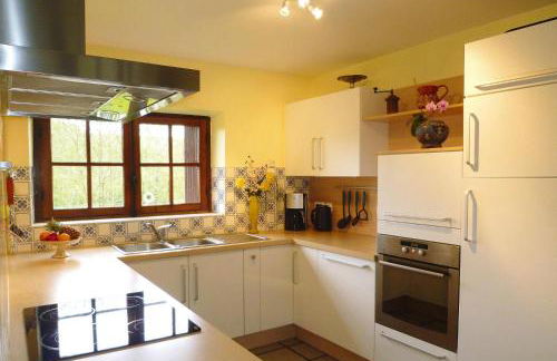 Mill in Brittany by River Aulne With Kayaks - Foto 13