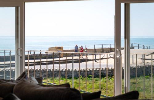 NEW Beachfront Apartment slps 4, West Bay, Dorset - Photo 16