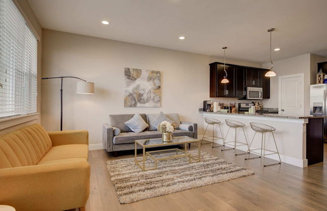 Marbella Lane Executive Townhome, 20 mins to Boulder - Photo 1