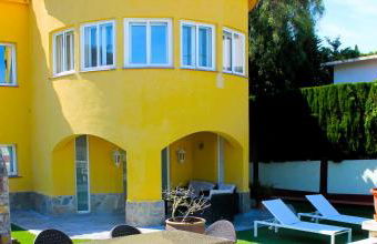 House with Pool and Sea Views - Photo 27