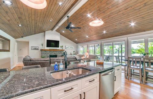 Modern Kentucky Lake Home with Deck, Dock, View - Foto 8