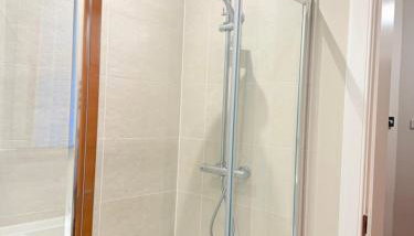 Bright and spacious 2 bedroom flat - Foto 4, Shower