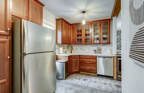 Cozy Dark & Moody Home New Reno 10 mins to Lanc - Foto 8