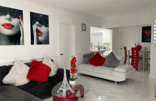 Beautiful House 7 min from Miami Airport w FREE parking - Photo 1