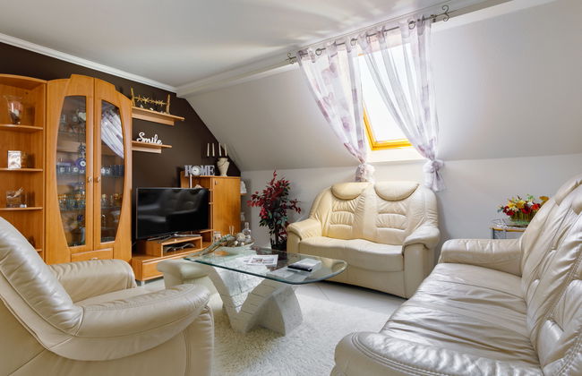 3 bedroom Apartment in Siófok with garden - Photo 3