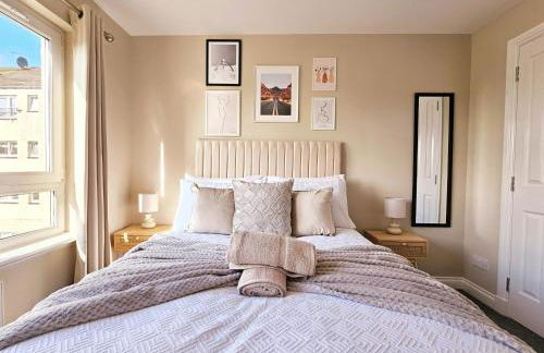 Modern 5 Bedroom Townhouse with Free Parking - Foto 39