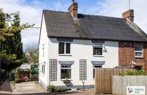 Smithy Bank Cottage - with free parking! - Photo 35