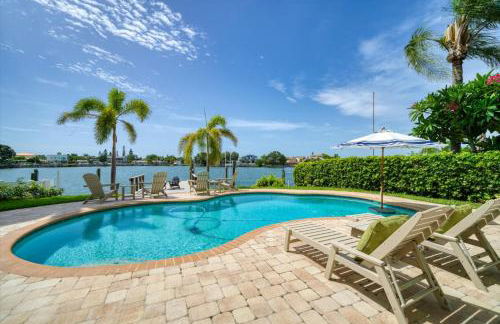 Waterfront Luxury w/ Heated Salt Pool & Golf Cart - Foto 31