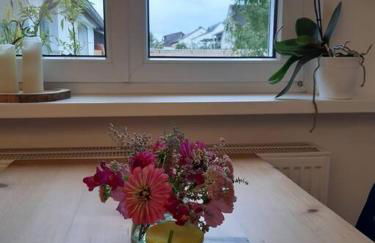 Apartment mit Innenhof, Rasen und Parkplatz - Photo 10