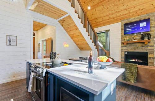 Luxury Winter Cabin! Hot Tub - Fire Pit - Decks - Game Room - Foto 23