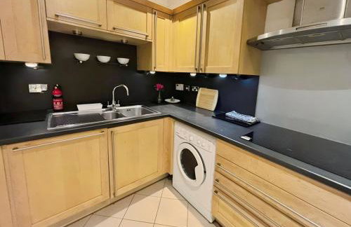 Spacious 3 bed Apt with parking near Harborne High Street - Photo 16