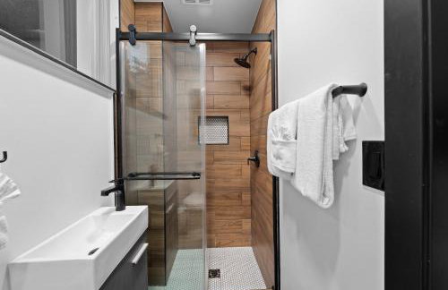 The Neon Elm Hotel - Foto 11