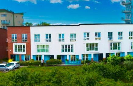 4 bed Townhouse with spectacular views 4 miles from Cardiff 10min drive or train journey to city centre - Photo 2