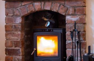 Cosy Lodge Getaway with Private Beach & Fireplace - Foto 26