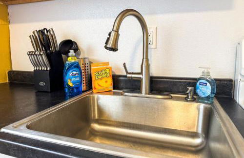 Sleeps 6 Homey 2 Bedroom with 5 Beds and WIFI - Foto 14