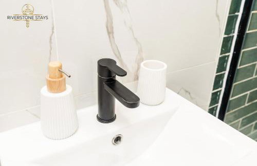 Long Stay Offers, Modern Amenities, Fully Equipped, All Bills Included, Perfect Location, King Size Bed, Fast Wifi - Foto 41