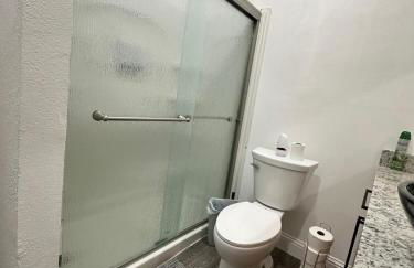 #1 - 5BR 1BA - Unit A - Private Entire Home - WiFi - Foto 8