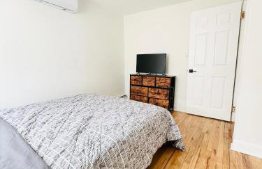 Comfortable 4-BR Family Home with Ample Parking - Foto 10