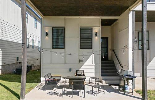 Nash House & Bars of Broadway with Patio Bar and Views! 8min Downtown! Sleeps 12! - Foto 20