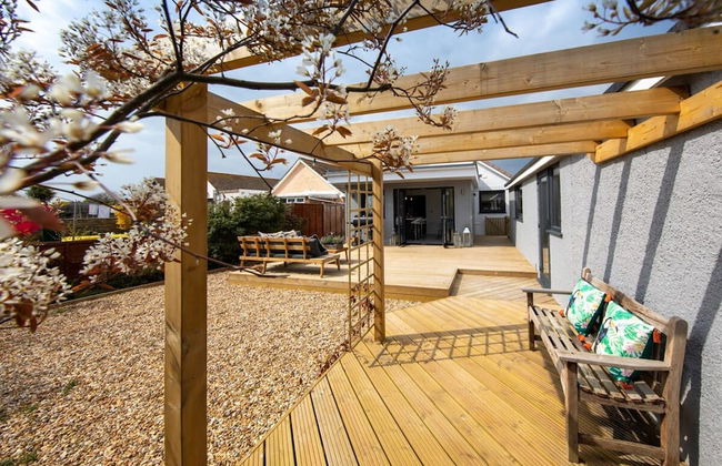 Seaside Serenity 3-bed Deck Garden Near Shore - Photo 60