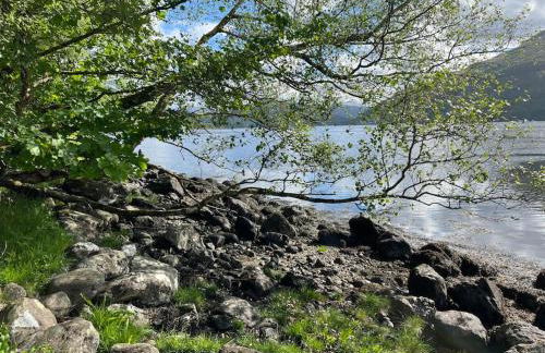 WATERSIDE 3 BED COTTAGE, HOT TUB, SAUNA, PVT BEACH - Foto 48