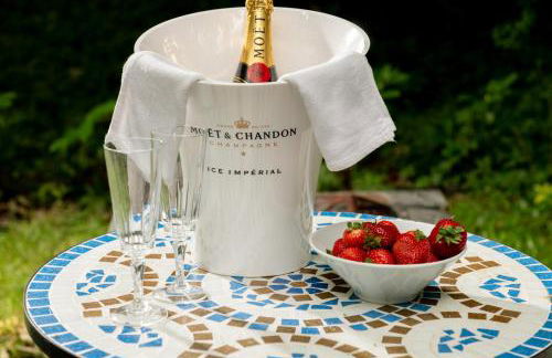 Honeycomb Treehouse in the Heart of Dorset - Photo 16