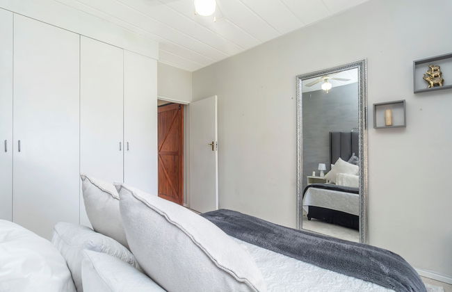 Exquisite 2 Bedroom Garden Townhouse in the Heart of Fourways - Photo 4