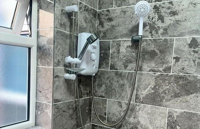 Apt - Sleeps2 - Parking - 20min Drive From Airport - Foto 6