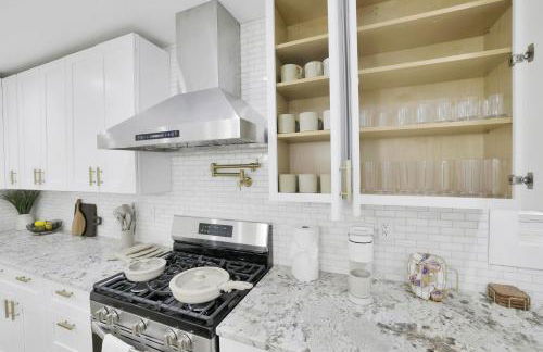 Luxury 7BR Buckhead Oasis w Pool Gameroom Firepit - Foto 105