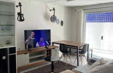 Apatapamento 2 quartos com excelente localização, segurança e com tudo o que você e sua família precisam pra uma estadia confortável! - Photo 1