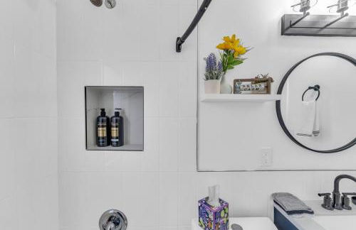 Family-owned 3BR in Larchmere Near Hospitals with Parking - Foto 10