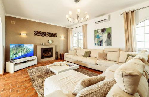 Lovely Very Private Villa with Beautiful Gardens - Foto 3