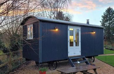 The Red Lion - Shepherd Huts - Photo 14