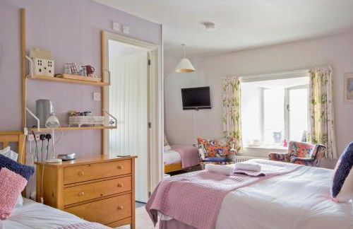 Hawthorn Farm Guest House - Photo 16