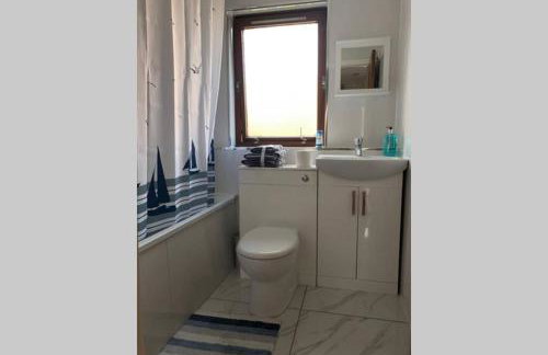 Chic 2 Bed Apartment with Free Parking- Recently Redecorated, 10 Minutes to City Centre - Foto 24