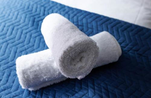 Flatzy - Prime City Apartment with Free Parking & Ping Pong Table - Foto 10