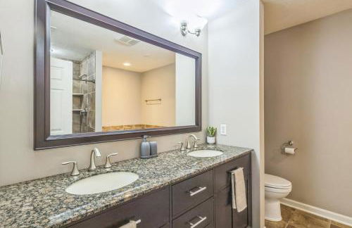 NFL Draft Stay Modern South Side Home 2-Car Garage - Foto 10