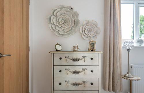 Luxurious 3 bedroom house now with FULL FIBRE INTERNET Shangri la in village of Alfrick with driveway parking for 3 cars in an area of outstanding natural beauty, superb walking,close to Worcester, Malvern showground, theatre, Malvern hills, dogs welcome - Photo 69